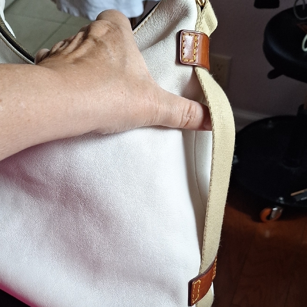Dooney & Bourke Cream and Brown Leather Shoulder Bag - Picture 6 of 16